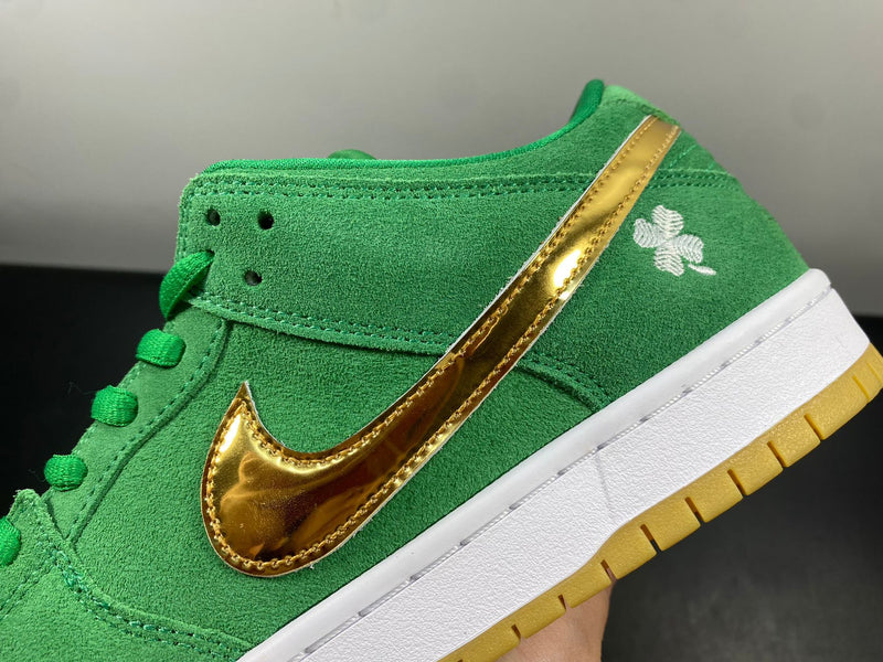 Nike SB Dunk Low "St. Patrick's Day"